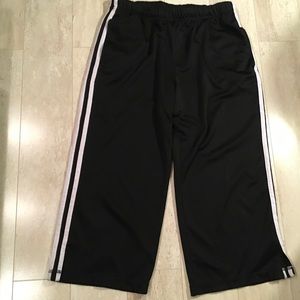 Women’s Athletic Capri pants in L (12-14)